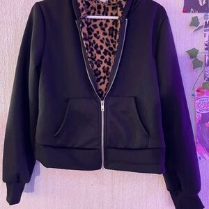 Elegant Black Bomber Jacket with Leopard Print